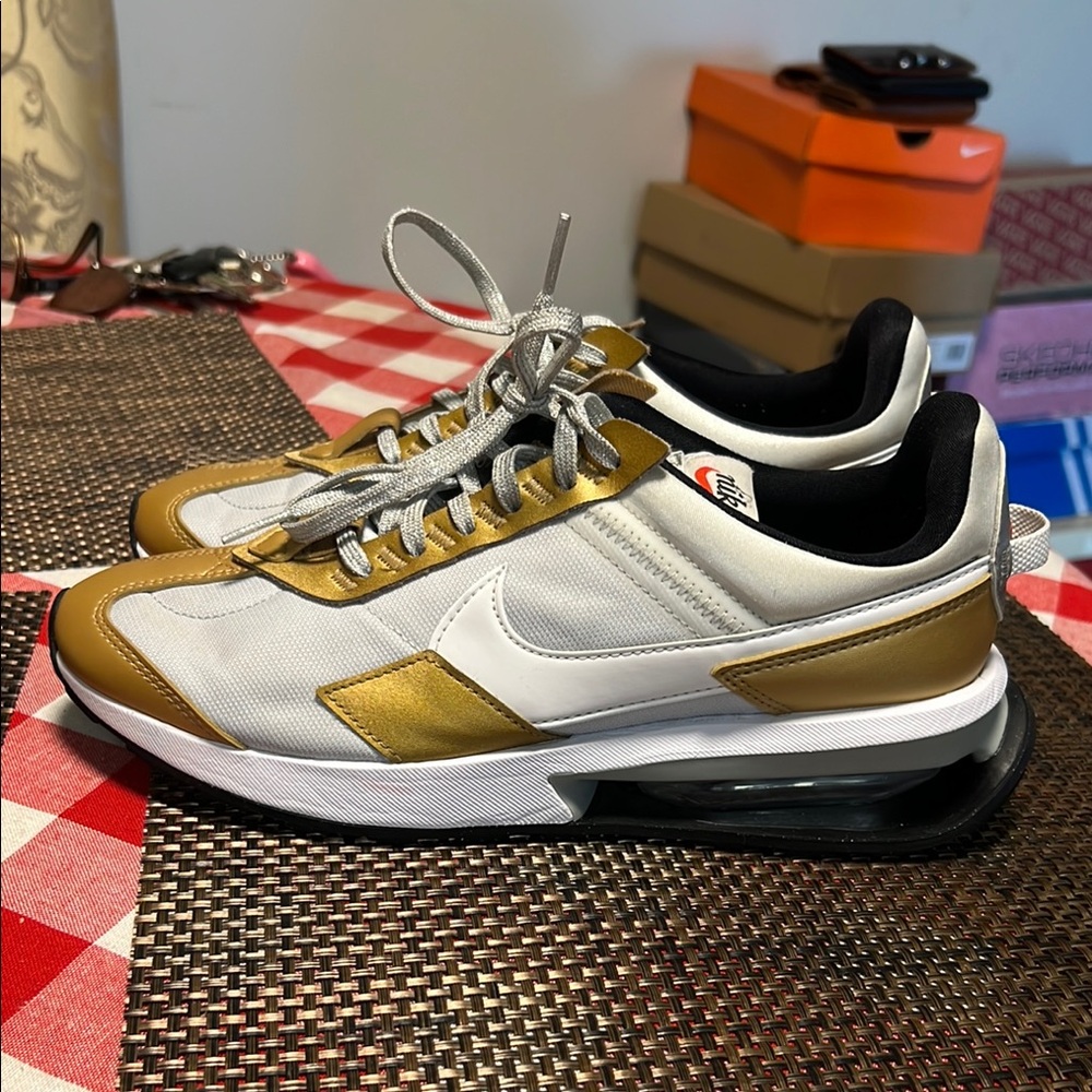 Nike White and Gold Sneakers